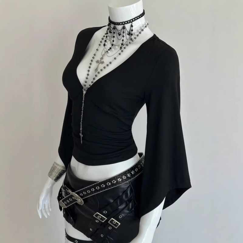 Dark Sweet-Cool Style V-Neck Cross-Pleated Short Top with Slightly Flared Sleeves, Slim Fit, Cropped Spicy Girl T-Shirt for Women
