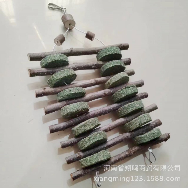 苹果枝磨牙串草饼串木棍玩具跳板龙猫咬木串苹果木嚼串串宠物