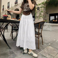 2024透かし彫りの刺繍の半身のスカートの女性の夏は腰の高いa字のスカートの小さい背の中で長いサイズの傘のスカートを緩めます。