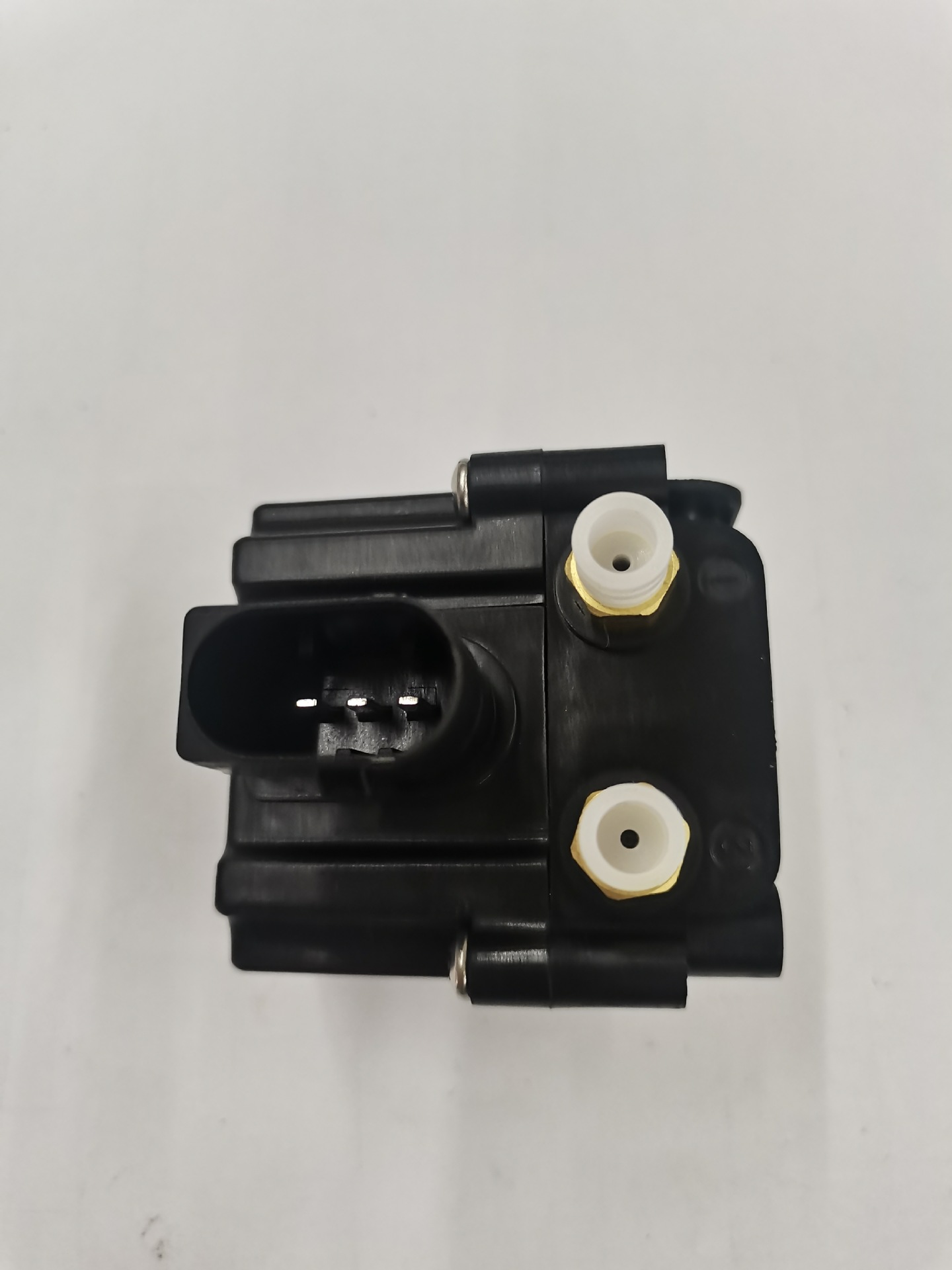 37206789937 distribution valve is suitable for BMW E70 shock absorber valve 37206859714, sourced from the original manufacturer
