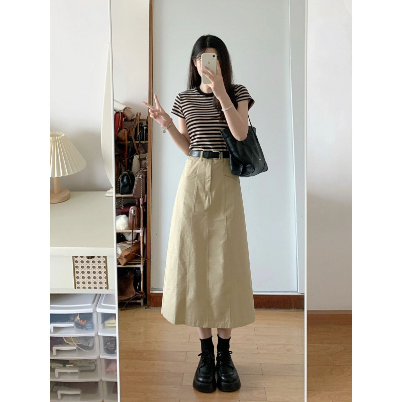 薄手の風の気質のスーツはやせている半袖のシャツの上着の女性の夏の字のスカートの高腰の半身のスカートの通勤の2つのセットを現します。|undefined