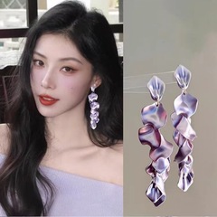 超仙の紫色のしわの花びらのフリンジイヤリングの小さい大衆の復古の軽い贅沢な雰囲気感の長いタイプのイヤリングのイヤリングのイヤリングの女性