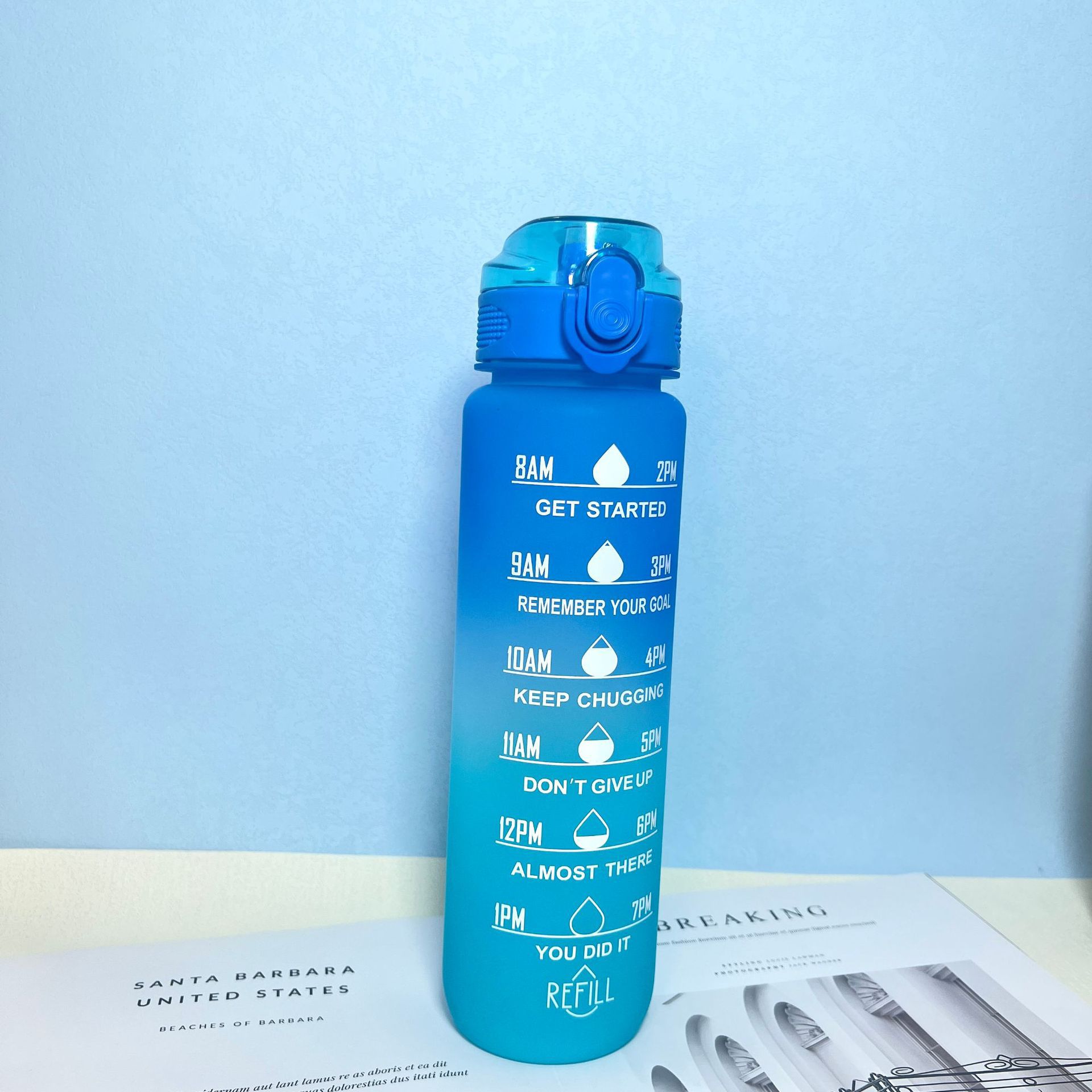 Fábrica en stock 1000ml gradiente bebida directa moda deportes al aire libre taza de agua con escala elevación cuerda paja rebote taza
