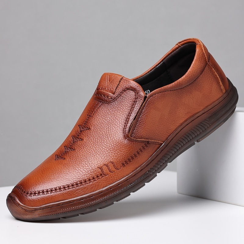 New men's casual slip-on leather shoes made of top-grade cowhide, breathable with soft non-slip rubber soles, suitable for dads, available for wholesale