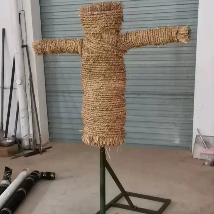 源头厂家体能训练稻草人日常训练拼刺人型靶立式稻草人现货供应