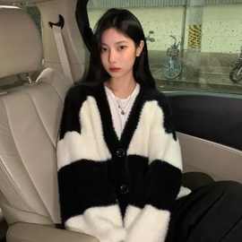 水貂绒女士外套上衣新款秋冬加绒加厚黑白格毛衣女宽松外穿慵懒风