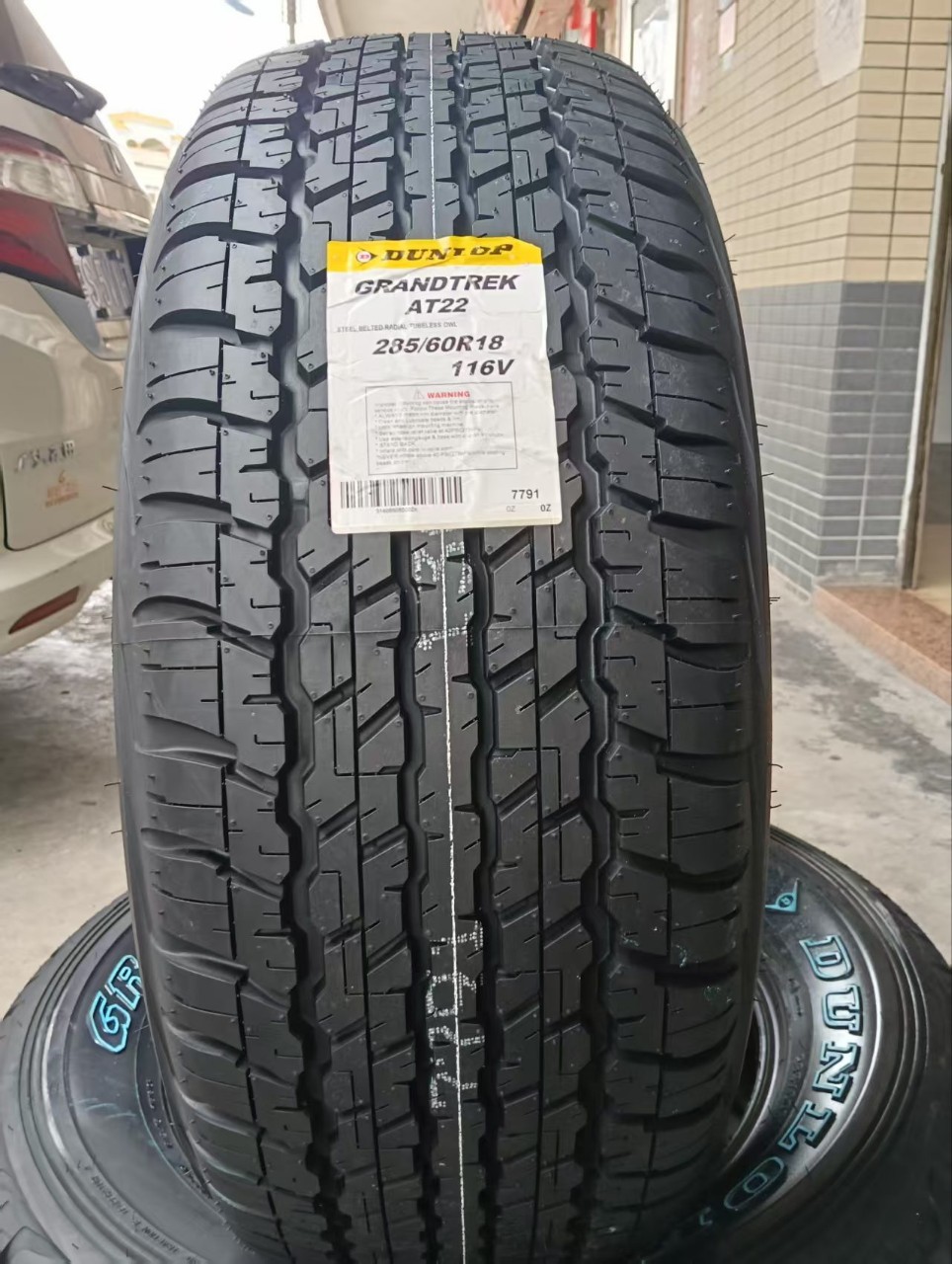 Dunlop car tire GRANDTREK AT22 SUV off-road tire 285/60R18 116V white lettering