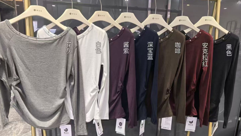 早秋设计感辣妹柳钉斜领露肩长袖T恤女褶皱收腰修身短款打底衫|undefined