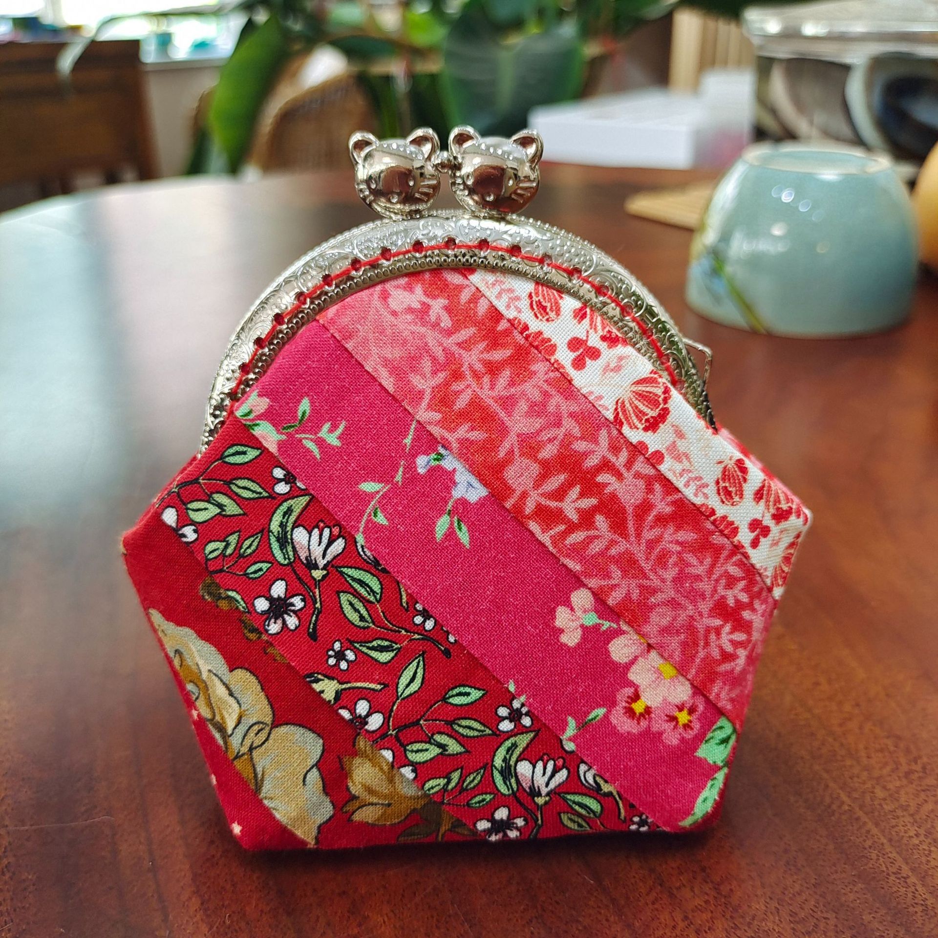 Bolsa de material de bordado bricolaje hecho a mano 8,5 boca Bolsa de Oro patchwork bolsa antigua bolsa transfronteriza inglés gato bolsa de almacenamiento