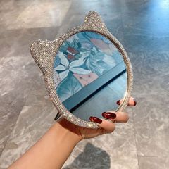 デスクトップの軽くて豪華なダイヤモンドの猫の耳の化粧鏡を入れて折りたたみます。