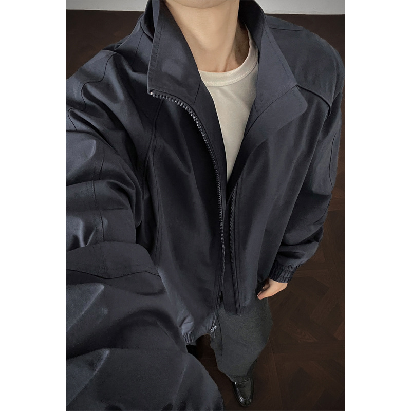 Bomber Cleanfit destrutturato con colletto alto da uomo, modello baseball corto in stile americano con spalla strutturata_voghion.com
