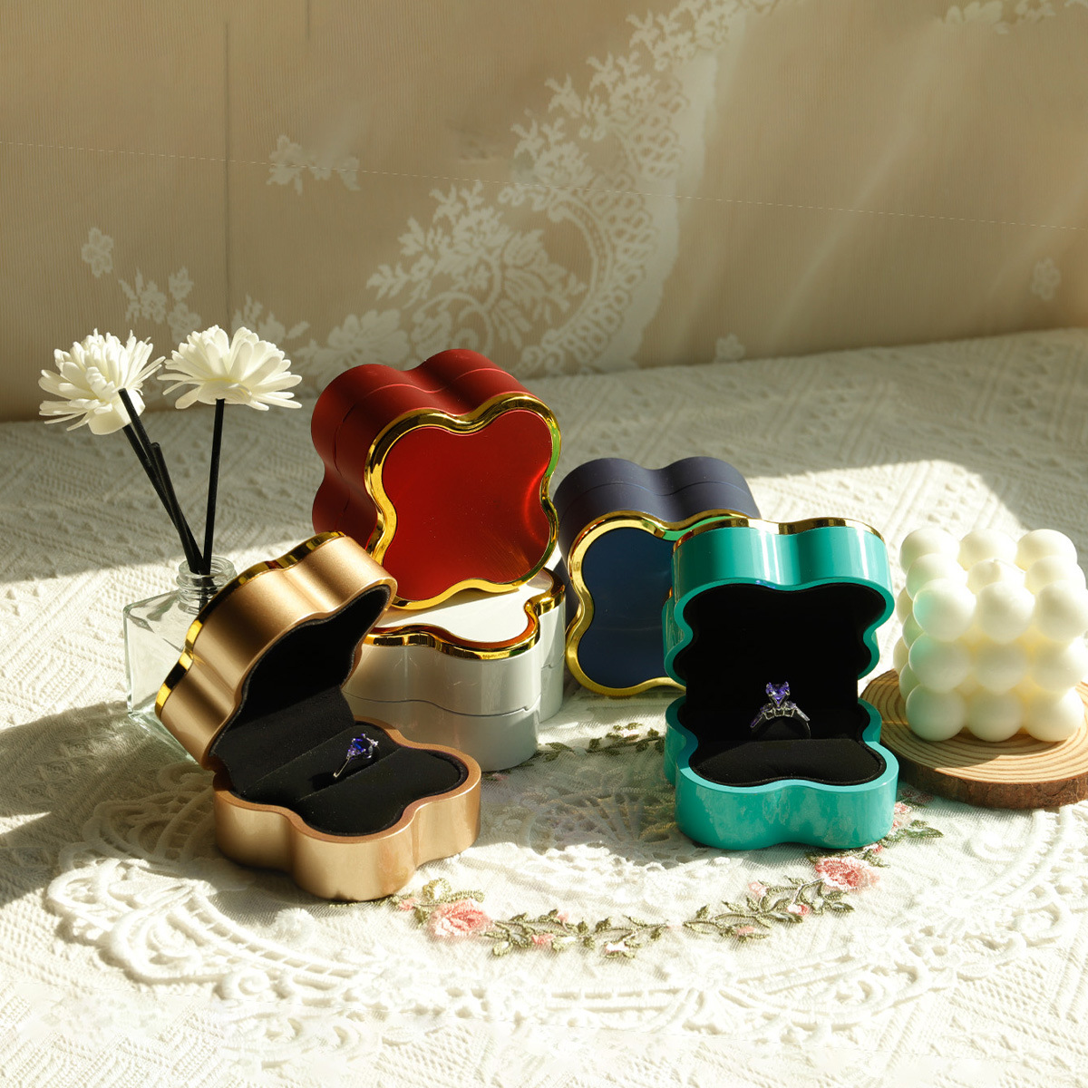 ��Ҷ������ƺ�led������ƶԽ������������е�׹����Ʒ��װ��