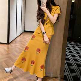 气质黄色西装开衫+印花半身裙两件套女2026夏感超好看一整套