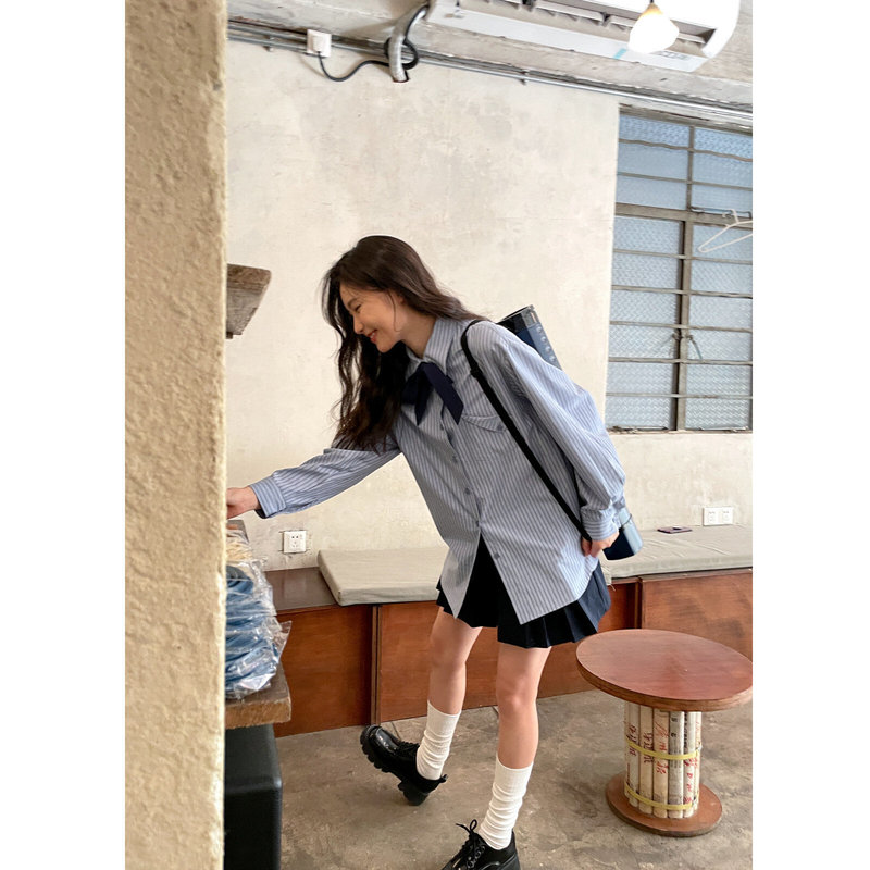 Women's Pocket-Fold Long-Sleeve Striped Shirt with a Japanese Design, Loose Fit for Petite Figures, Suitable for Spring and Autumn
