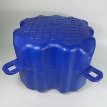 码头摩托艇游艇船泊位塑料浮筒水上平台组合塑料浮桶浮箱钓鱼浮台