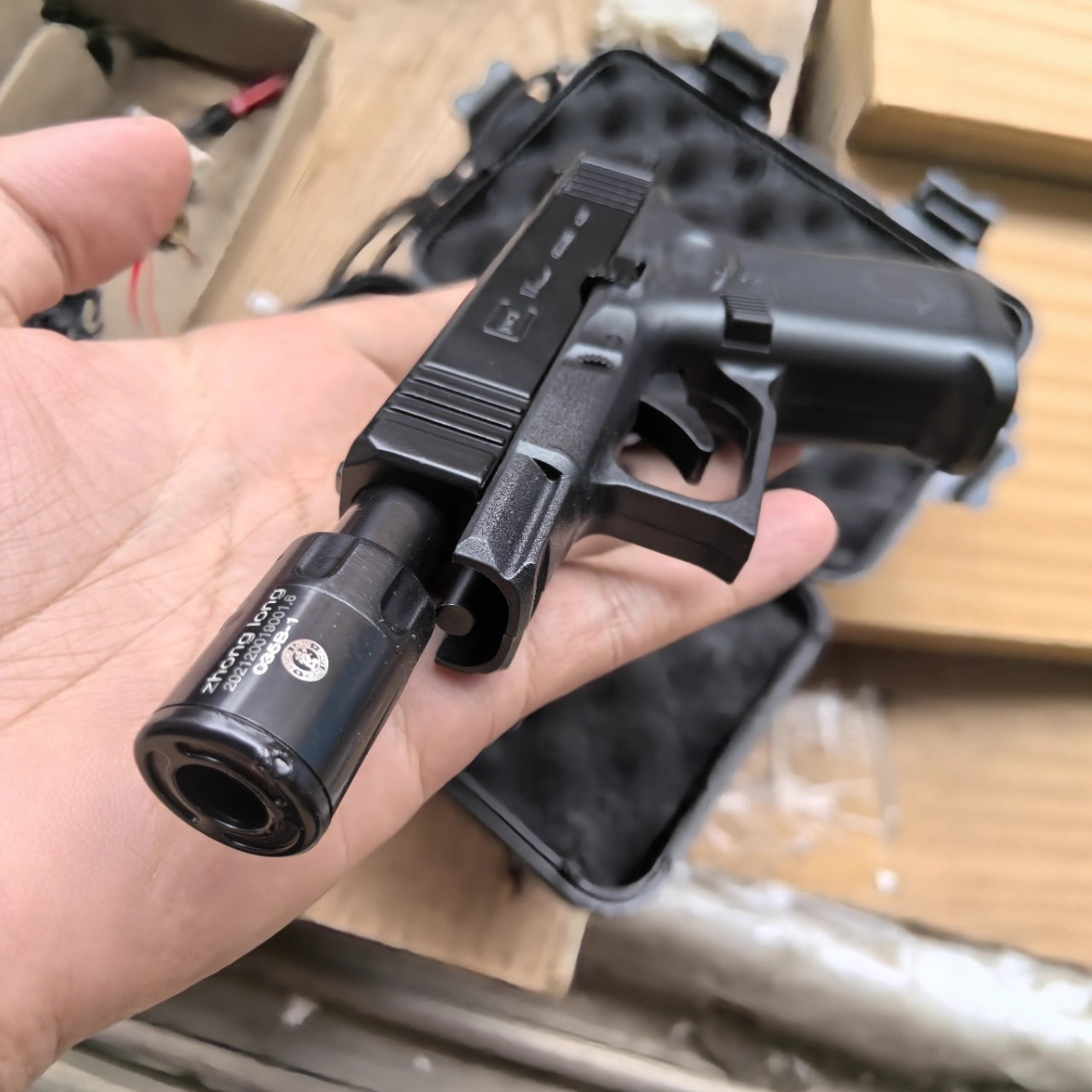 Transfronterizos de camuflaje armado conjunto de encendedor de pistola verde de alto nivel multifuncional encendedor a prueba de viento ventilador militar al aire libre