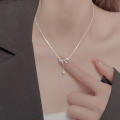 蝶ネクタイタッセルネックレスレディース新アクセサリーライト高級ニッチハイエンド誕生日ギフト鎖骨チェーン 2025 新しいスタイル