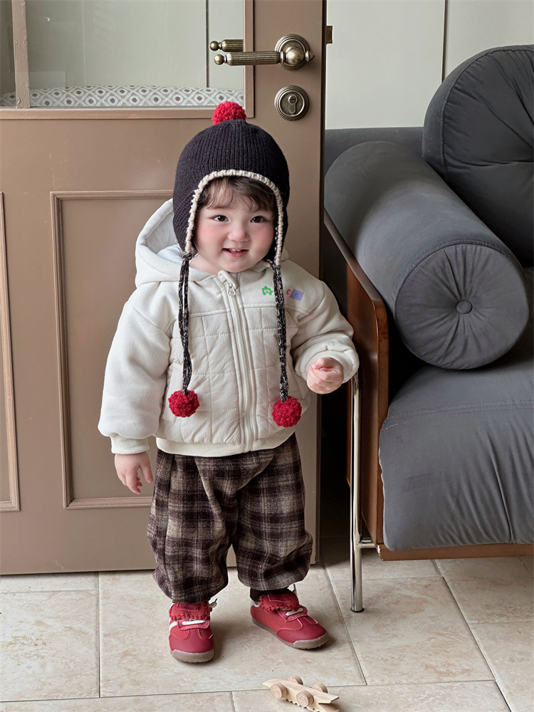 Versión coreana del nuevo bebé de invierno, estilo occidental, letras de colores de dibujos animados, gruesas, cálidas y cómodas, abrigo de bebé suave, abrigo de algodón image 3