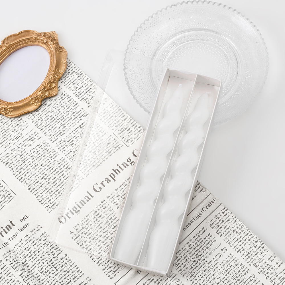 Färgglada vridna ljus för romantiska middagar_voghion.com