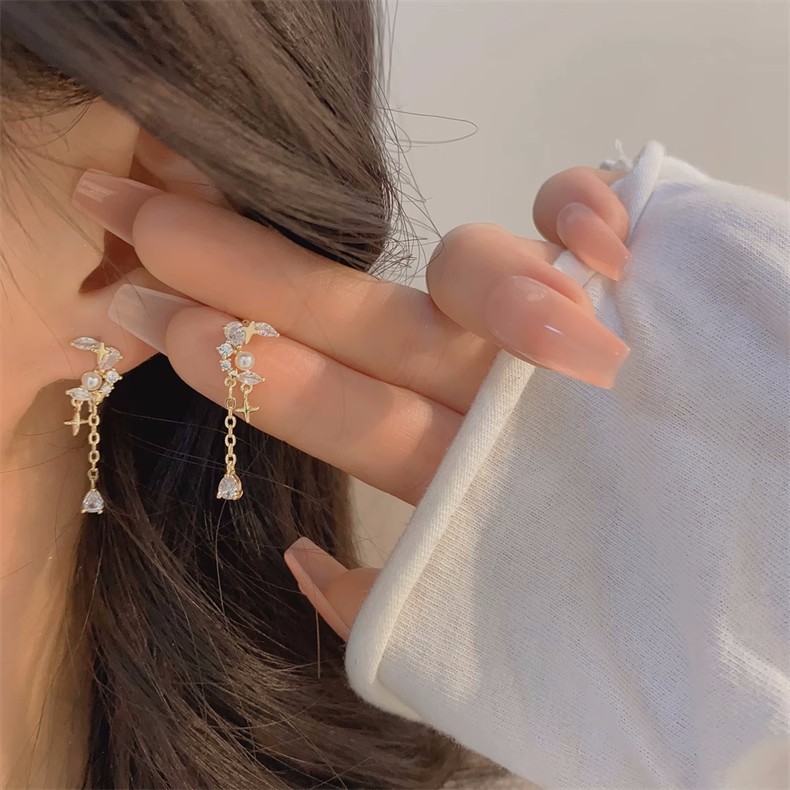 1 Pair Ig Style Shiny Star Moon Tassel Plating Inlay Alloy Rhinestones Drop Earrings Ear Cuffs display picture 1