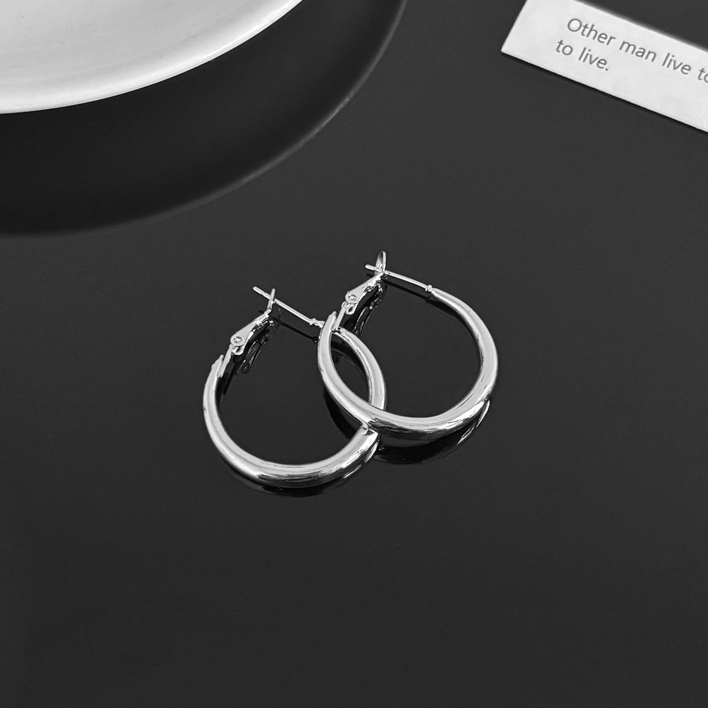 Medieval estilo europeo y americano pendientes franceses lujosos pendientes únicos 2026 nuevo estilo explosivo nicho de diseño sensación de pendientes para mujeres