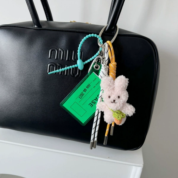 【White】 Radish Rabbit M Wind Pendant