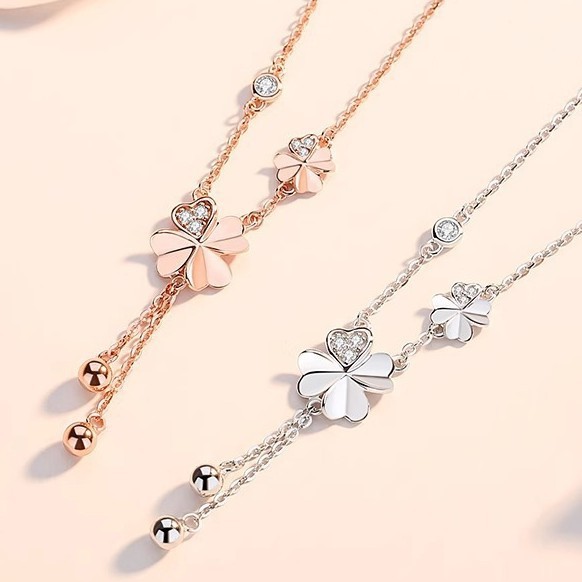 Exquisite Four-Leaf Clover Necklace for Women, Light Luxury and High-End Design Pendant, Tassel Niche Fashion, Versatile Clavicle Chain for Commuting