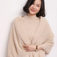 山羊绒2025秋冬新款女装服饰高端12针纯色外搭镂空珍珠扣围巾披肩