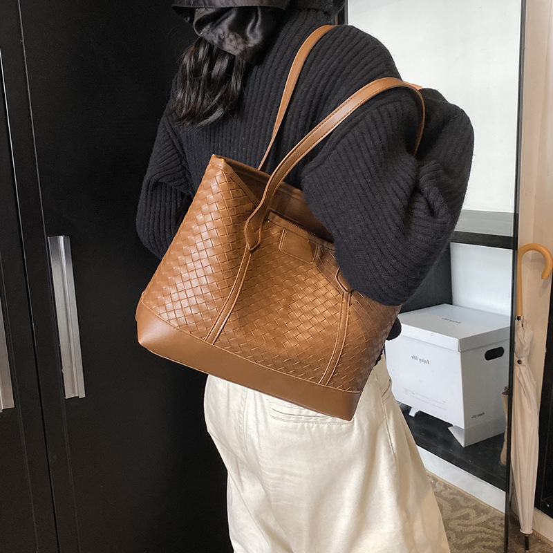 Bolsas de alta capacidad de transporte 2024 nuevas bolsas de mujer, bolsas de hombro casuales, bolsas populares