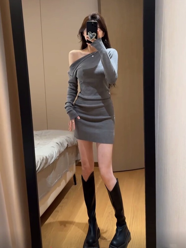 高级感黑色内搭打底气质修身显瘦露肩包臀连衣裙子女2025秋冬新款|undefined