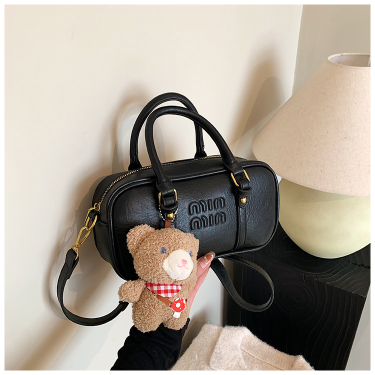 Cross-border hand-held bowling bag for women in autumn and winter 2025, new retro commuter pillow bag, large capacity crossbody bag undefined