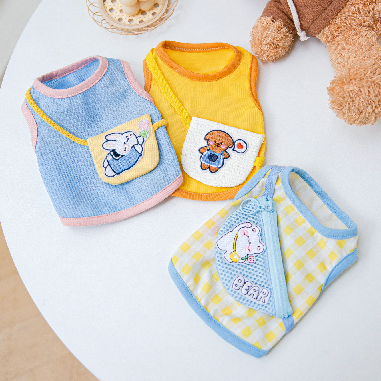 Nueva primavera y verano cachorro lindo pequeño animal mochila chaleco mochila ropa de dos patas gato lindo ropa para mascotas