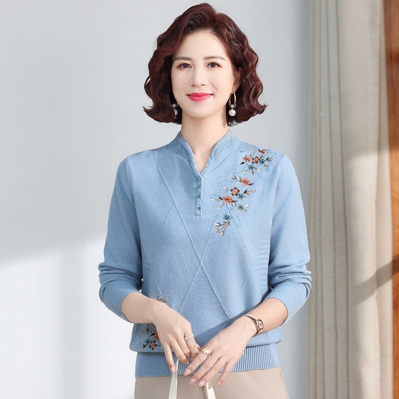 お母さんの秋の新型の洋風のゆったりしているニットの中高年の女性のセーターの春秋服のファッションの刺繍の国風の上着|undefined