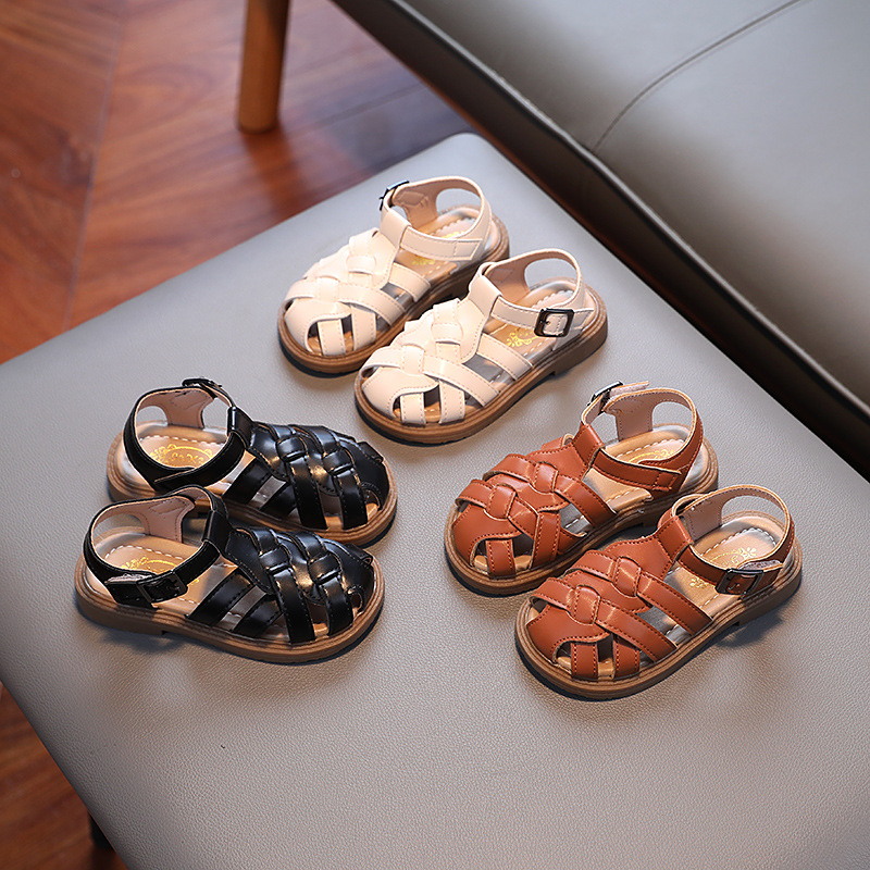 Fashionable children's sandals for boys