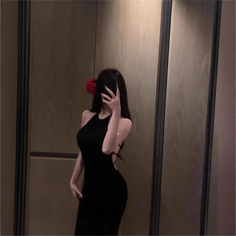 French Sexy Backless Black Halterneck Dress for Small Women on Seaside Vacation Fishtail Hip-Hugging Evening Dress Long Skirt