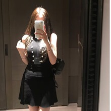 修身显瘦圆领无袖排扣设计背心上百褶针织裙半身裙连衣裙辣妹短裙