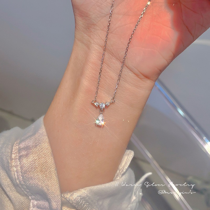 Collier pendentif papillon délicat plaqué or style fairycore_voghion.com