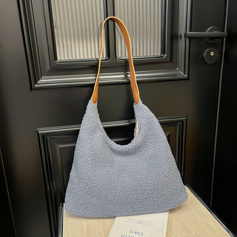 Retro de peluche de gran capacidad 2024 nuevo otoño e invierno estilo de viaje bolso de hombro minimalista estilo bolso de moda