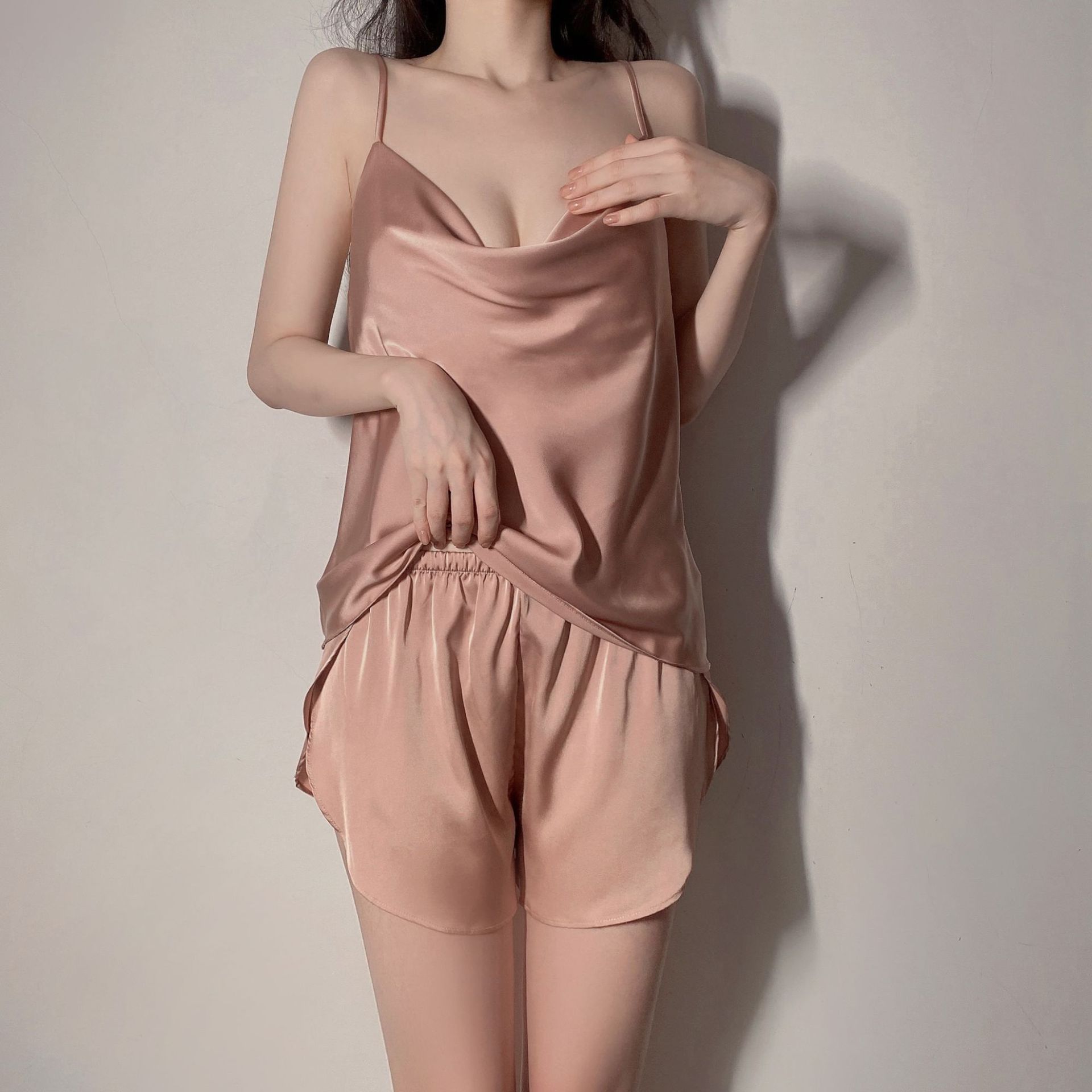 단조 실크 슈트 - 카라멜 컬러 스윙 칼라 스타일