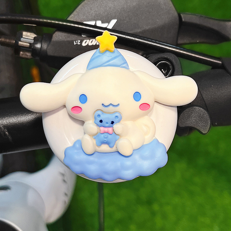 子供の自転車のスピーカーの鈴が鳴っています。|undefined