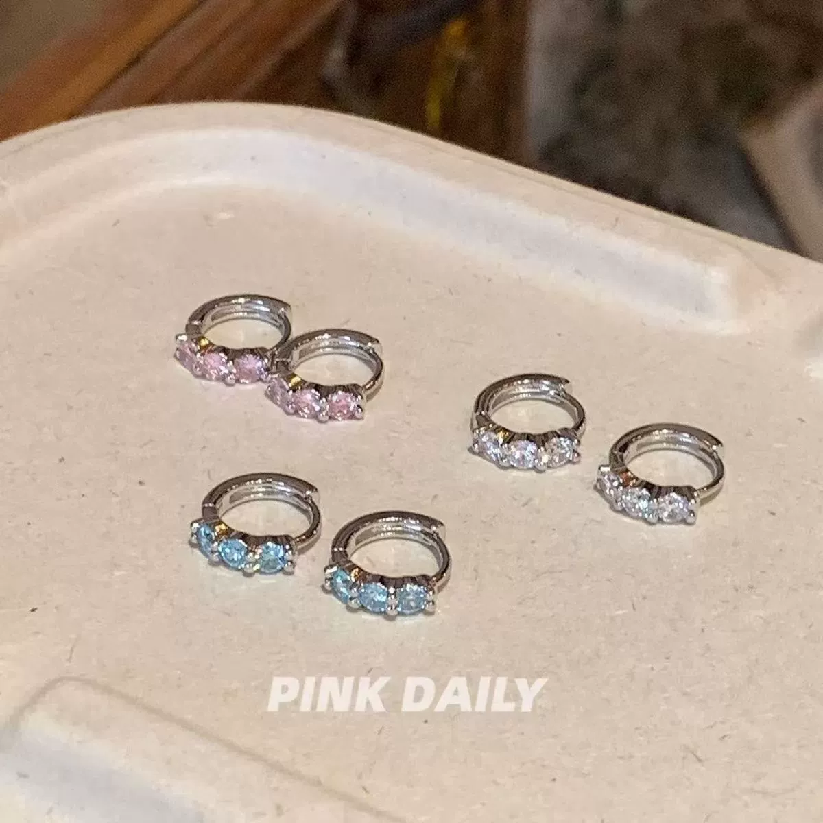 Изысканные серьги с цирконием