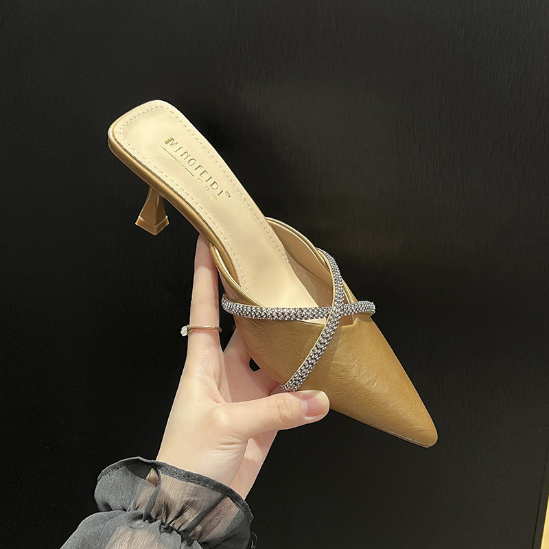 2025 nuevo tipo de verano con zapatillas de tacones delgados de tacones altos para mujeres con punta de cabeza de bolsillo de media zapatillas con diamante