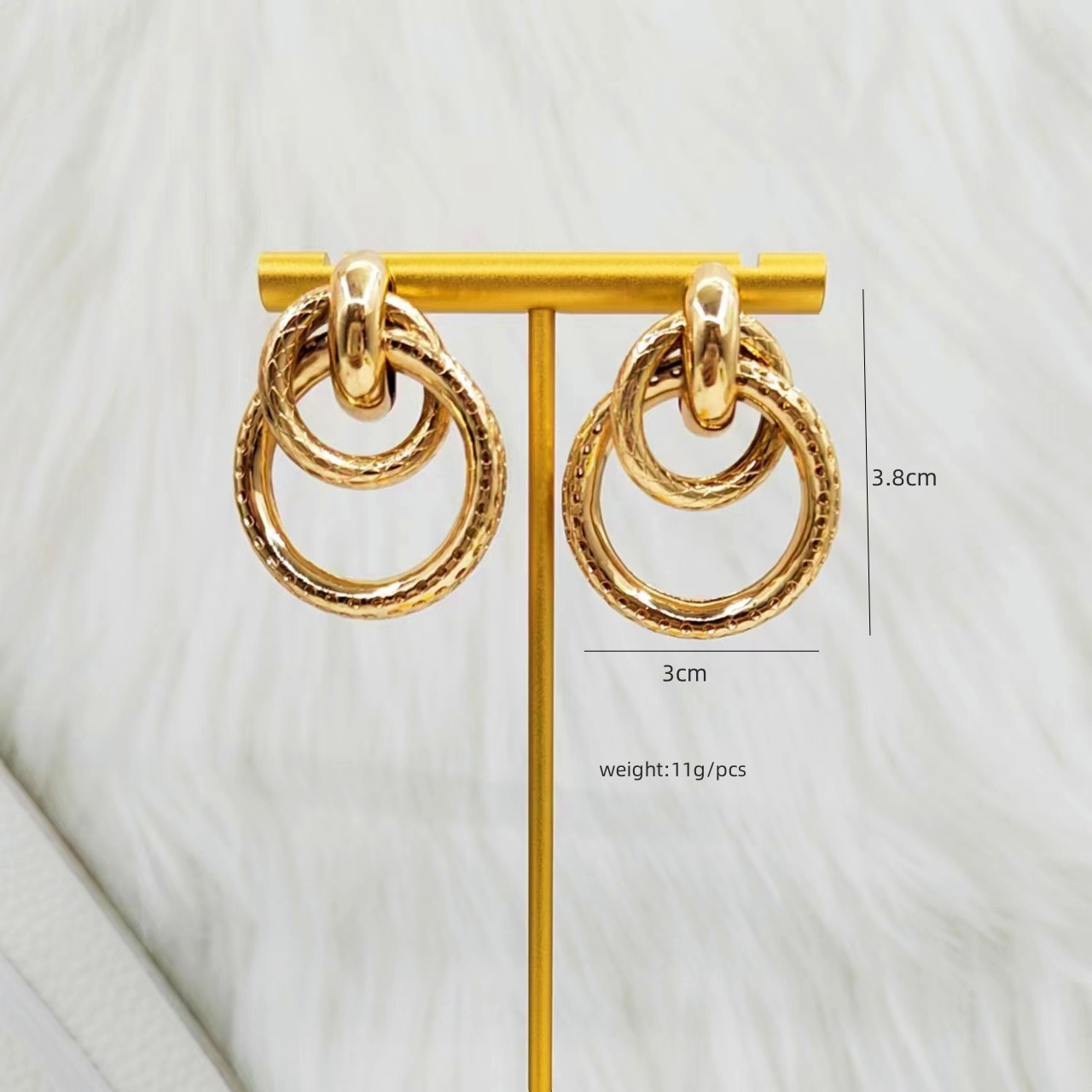 Pendientes retro de metal europeo y americano estilo frío diseño hueco redondo de lujo ligero creativo Pendientes de temperamento coreano