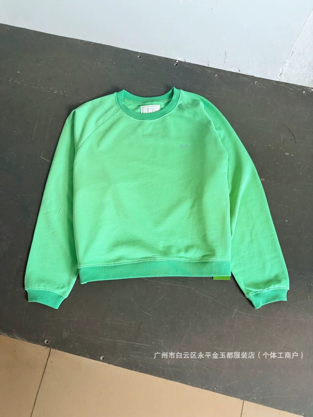 Kişi üçün retro üslublu boz sviter, raglan qollu