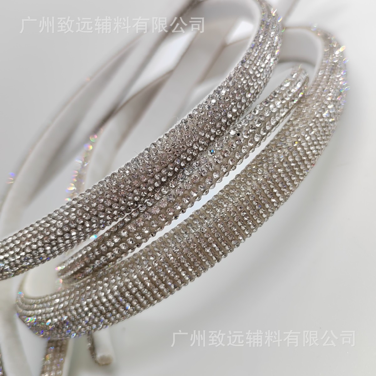 Semicírculo rhinestone cuerda de diamantes de imitación de media superficie tira de diamantes de imitación tubo de perforación de plástico redondo sandalias de tubo zapatos y sombreros material Diamond Strip fábrica