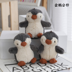 ぼんやりと萌えたペンギンのぬいぐるみが可愛いです。