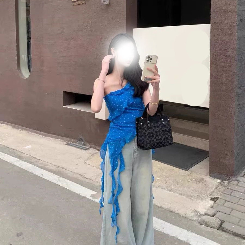 不規則なブルー水玉斜め肩キャミソール女性の夏のフリルスリムノースリーブアウターデザイントップ|undefined