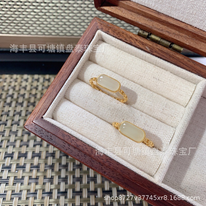 厂家批发 天然和田玉简约马鞍戒指  S925银镶嵌