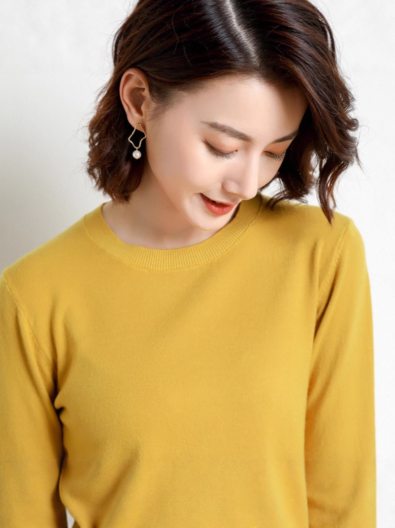 demi-season knitted base body-friendly sweater with a round collar
