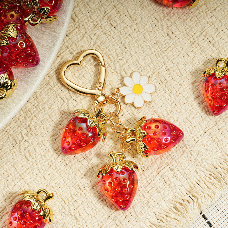 Cross-Border Popular Item: Fresh and Simple Transparent Strawberry Heart Pendant Keychain, Fashionable Bag Accessory, Direct from the Source Factory